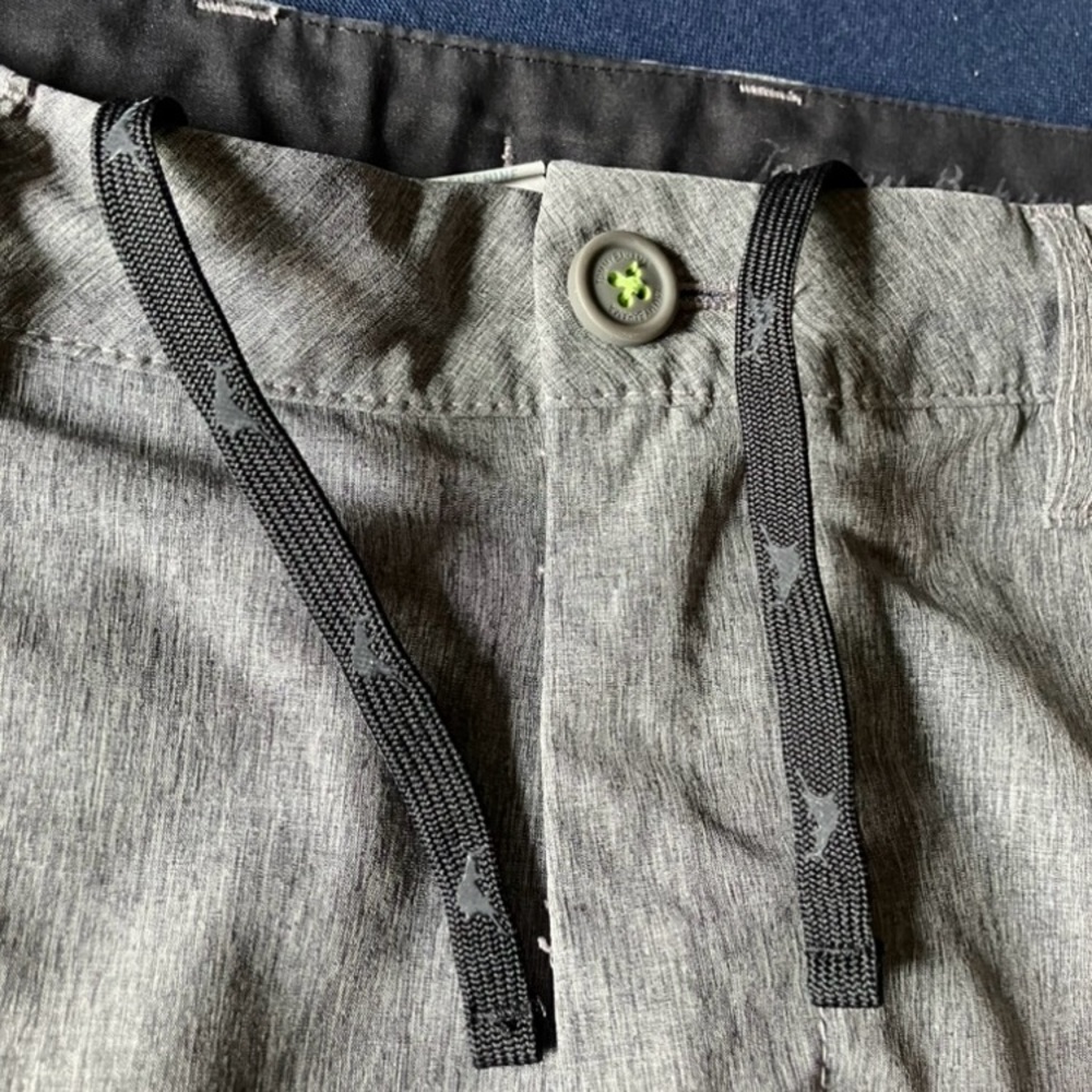 Tommy Bahama Island Active Performance Cargo Shorts - Picture 5 of 14